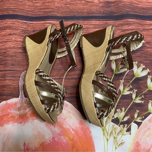CROWN VINTAGE Brown And Gold Platform Wedge Shoes 7M - Picture 6 of 7